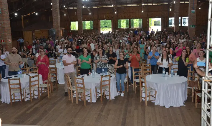 “Ressignificar” norteou o encontro entre a jornalista Alice Bastos Neves e professores de Capão Bonito do Sul, Lagoa Vermelha e Muitos Capões