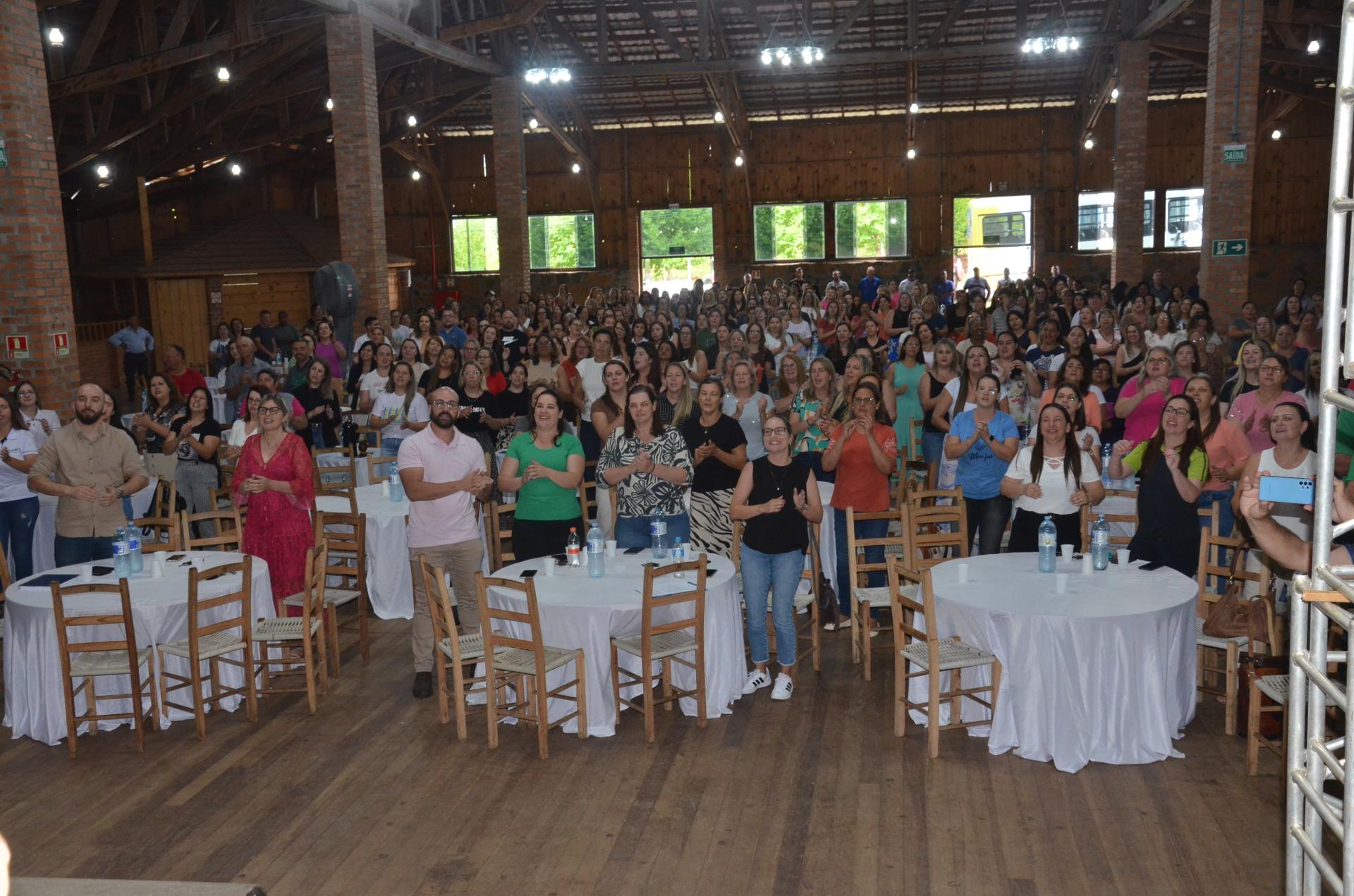 “Ressignificar” norteou o encontro entre a jornalista Alice Bastos Neves e professores de Capão Bonito do Sul, Lagoa Vermelha e Muitos Capões